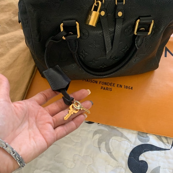 💯% authentic LV Bandouliere speedy 25 - Picture 15 of 17